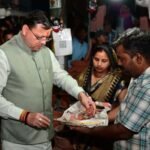 मुख्यमंत्री धामी का ‘स्वदेशी दिवाली’ संदेश, खटीमा में स्थानीय उत्पादों को बढ़ावा, जनता से सीधा संवाद